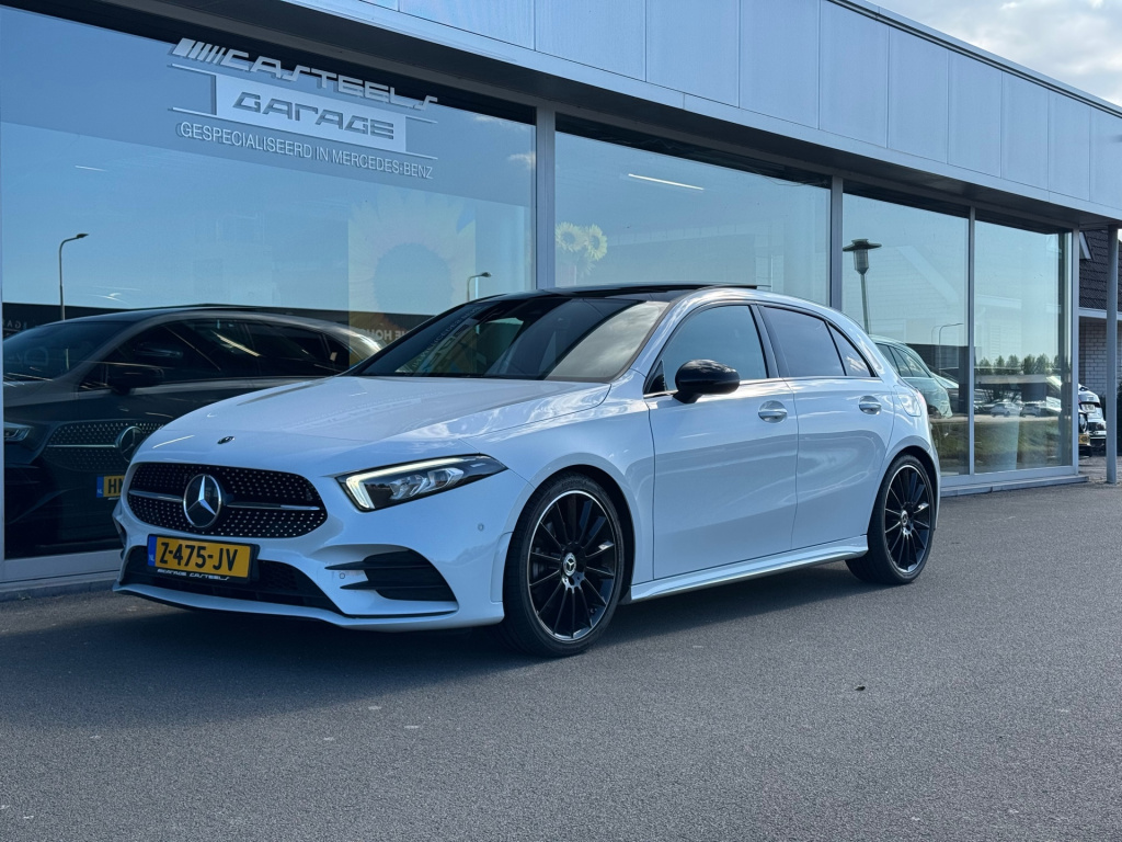 Mercedes-Benz A-Klasse 200 business solution amg night-pakket automaat , panoramaschuifdak , sfeerverlichting , apple-carplay