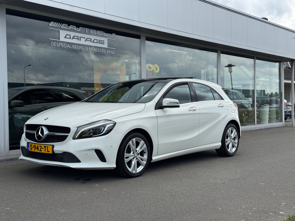 Mercedes-Benz A-Klasse 180 ambition urban automaat , panoramaschuifdak , appel-carplay