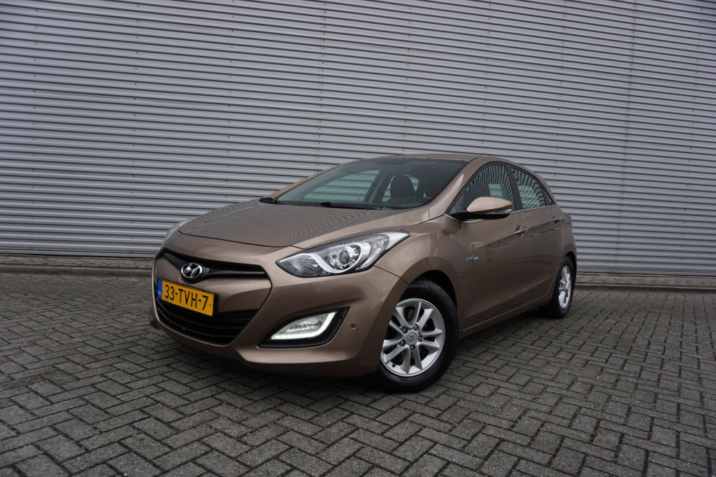 Hyundai I 30 1.6 gdi i-vision airco / navi / cruise / parkeers. / elektr. ramen / camera / nap