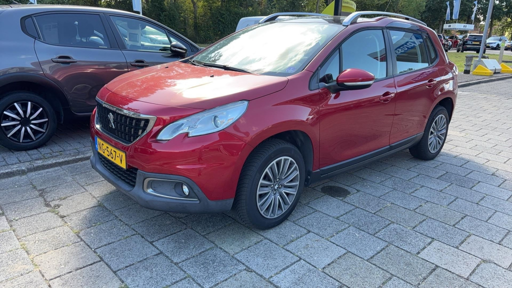 Peugeot 2008 blue lion 1.2 puretech 82pk s&s automaat(etg5) | navigatie | trekhaak | cruise control | airco | parkeersensoren | panoramadak | bluetooth