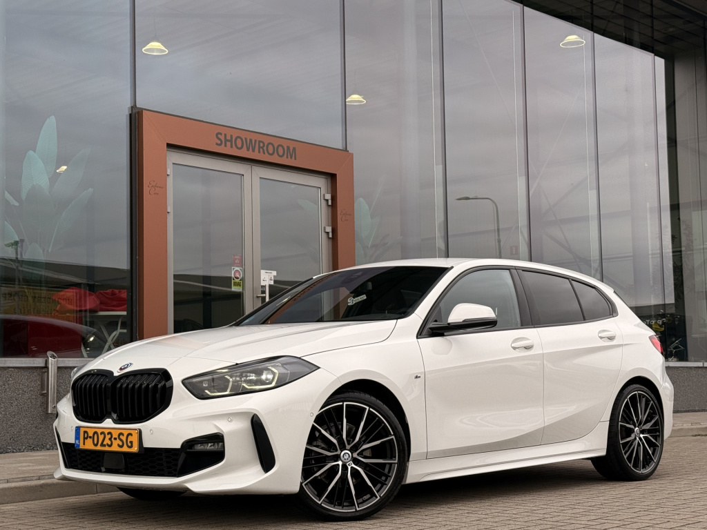 BMW 1 Serie 118i executive m-sport | stoelverwarming | led | stuurverwarming | cruise | carplay / android auto |
