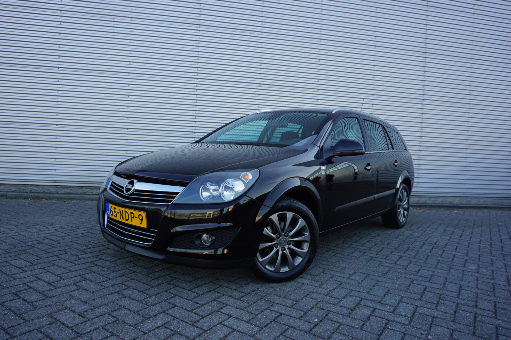 Opel Astra wagon 1.6 111 years edition airco / navi / cruise / elektr. ramen / parkeers. / lm velgen / nap