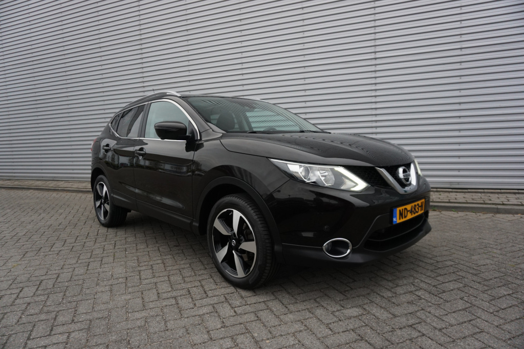 Nissan Qashqai 1.2 n-connecta airco / navi / camera / glazen dak / parkeers. / trekhaak / nap
