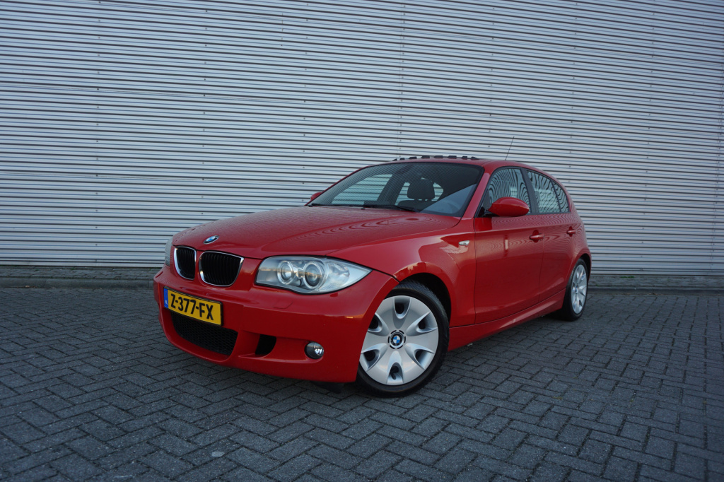 BMW 1 Serie 120i executive automaat - climate / navi / pano / cruise / parkeers. / elektr. ramen /