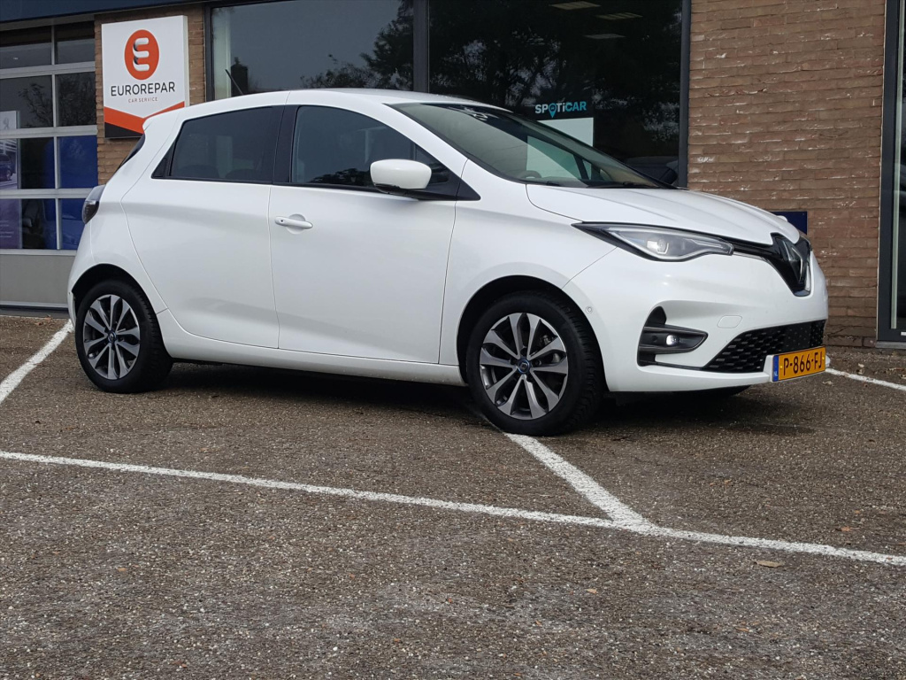Renault Zoe 135pk intens (batterijkoop) 52kwh 3-fase navigatie | achteruitrijcamera | cruise & climate control | keyless | parkeerhulp | bt | allseasons