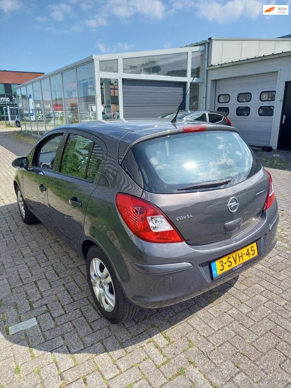 Opel Corsa 1.2-16v design edition