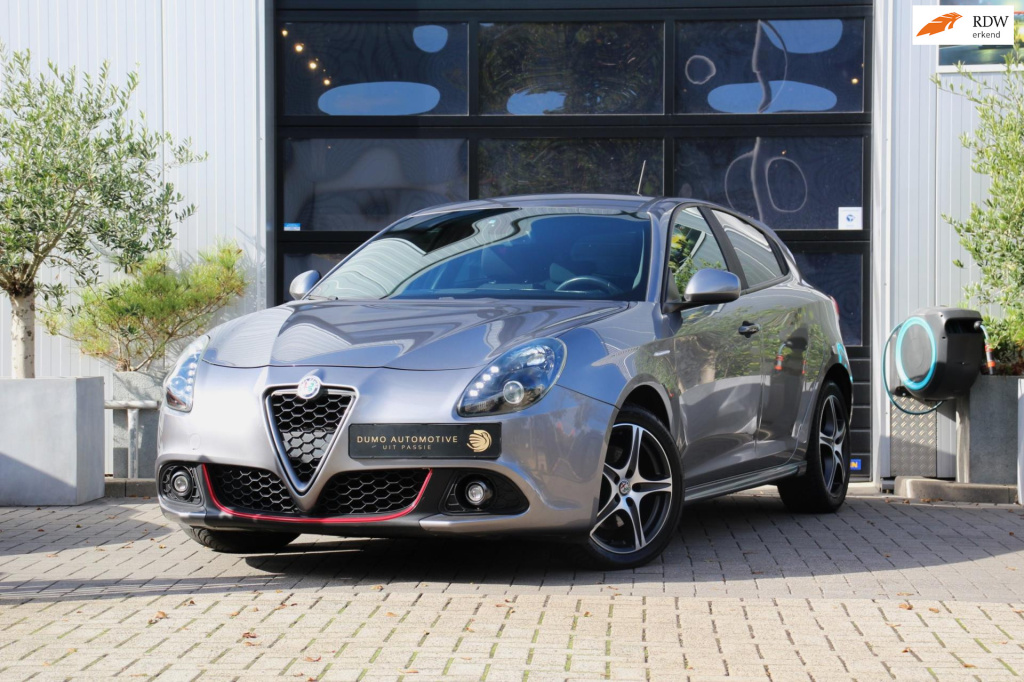 Alfa Romeo Giulietta 1.4 turbo multiair veloce tct - navi - cruise - uconnect - pdc - alcantara