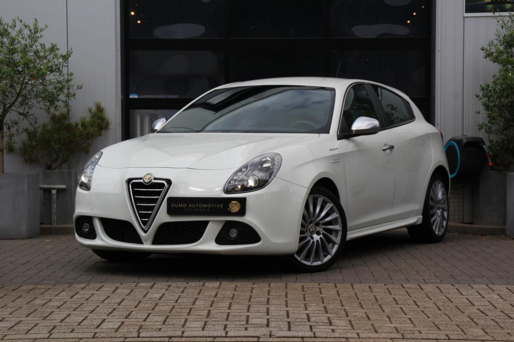 Alfa Romeo Giulietta 1.4 t turbo sportiva tct automaat - xenon - leder - stoel verw - d.riem + w.p rec v.v.!