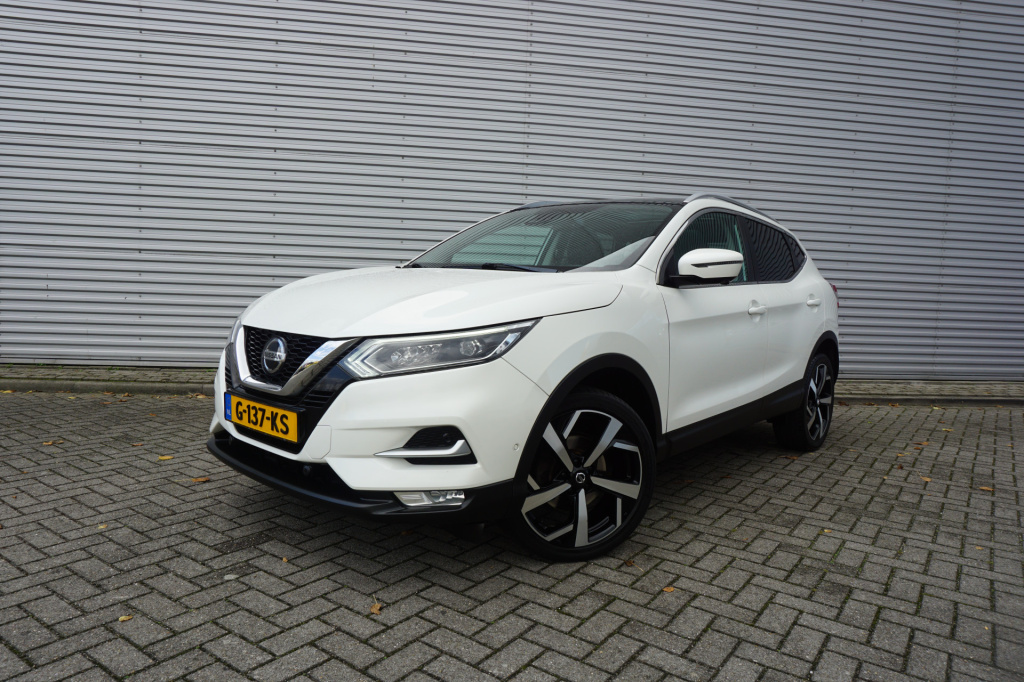 Nissan Qashqai 1.3 dig-t tekna climate / cruise / navi / camera / stoelverw. / parkeers. / pano / nap