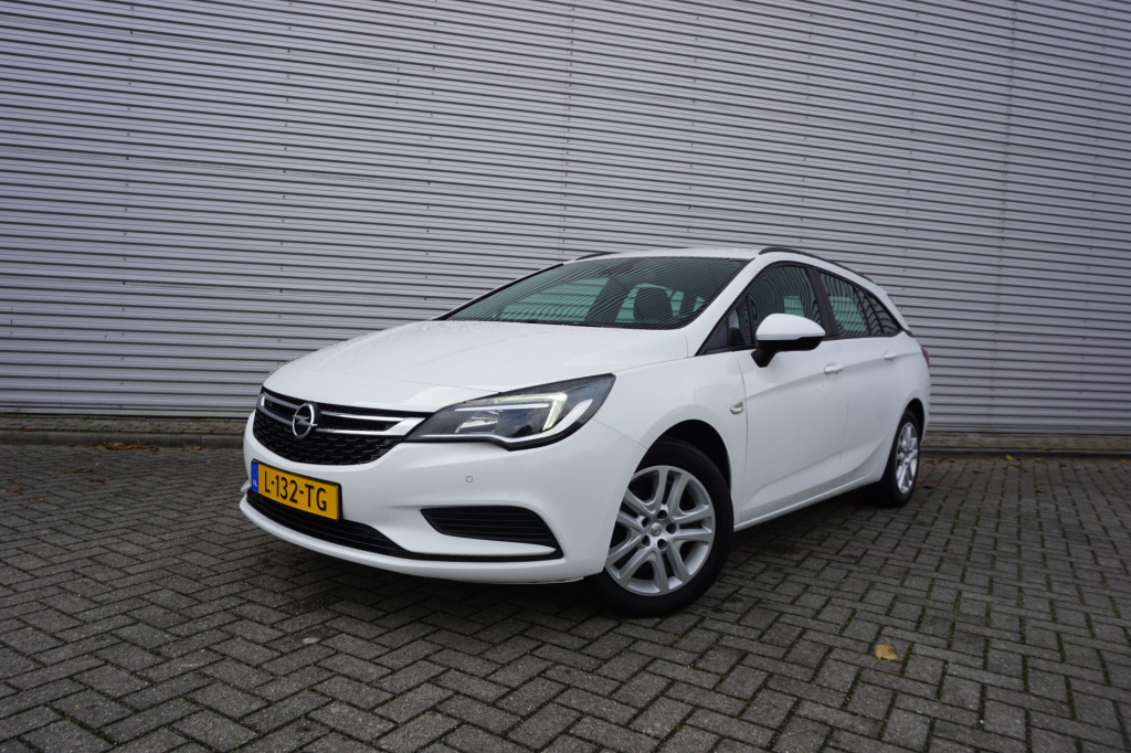 Opel Astra sports tourer 1.6 cdti online edition airco / cruise / navi / elektr. ramen / trekhaak / lm velgen