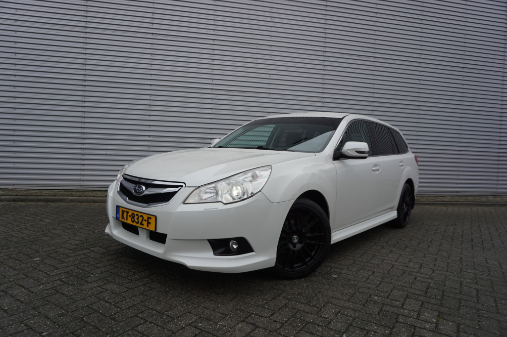 Subaru Legacy touring wagon 2.0i intro automaat - climate / navi / cruise / stoelverw. / parkeers. / trekhaak