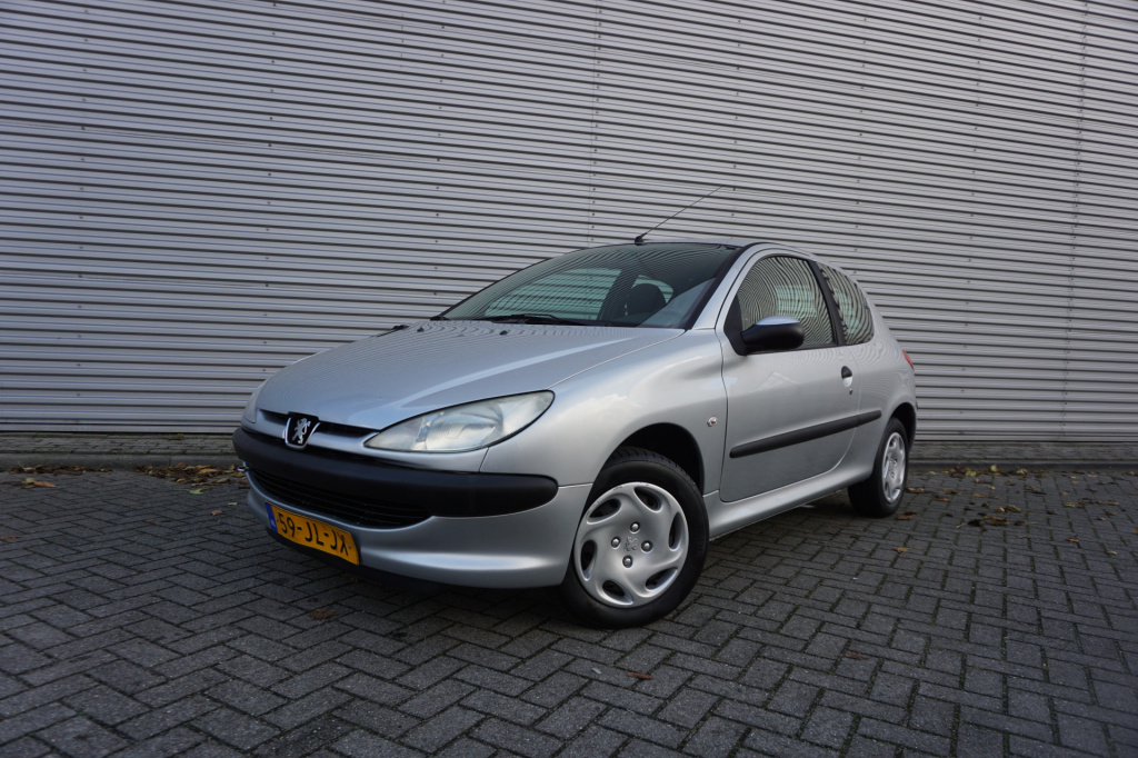 Peugeot 206 1.4 xt automaat - elektr. ramen / nieuwe apk!