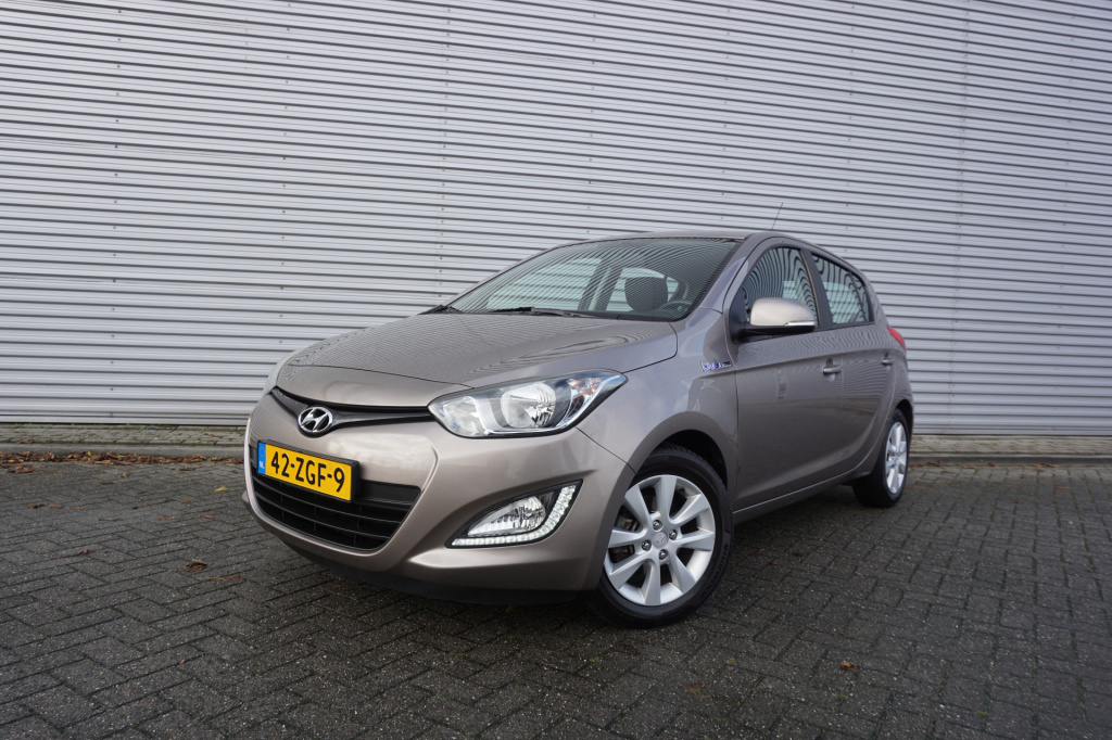 Hyundai I 20 1.2i i-vision airco / carplay / cruise / lm velgen / trekhaak / nap