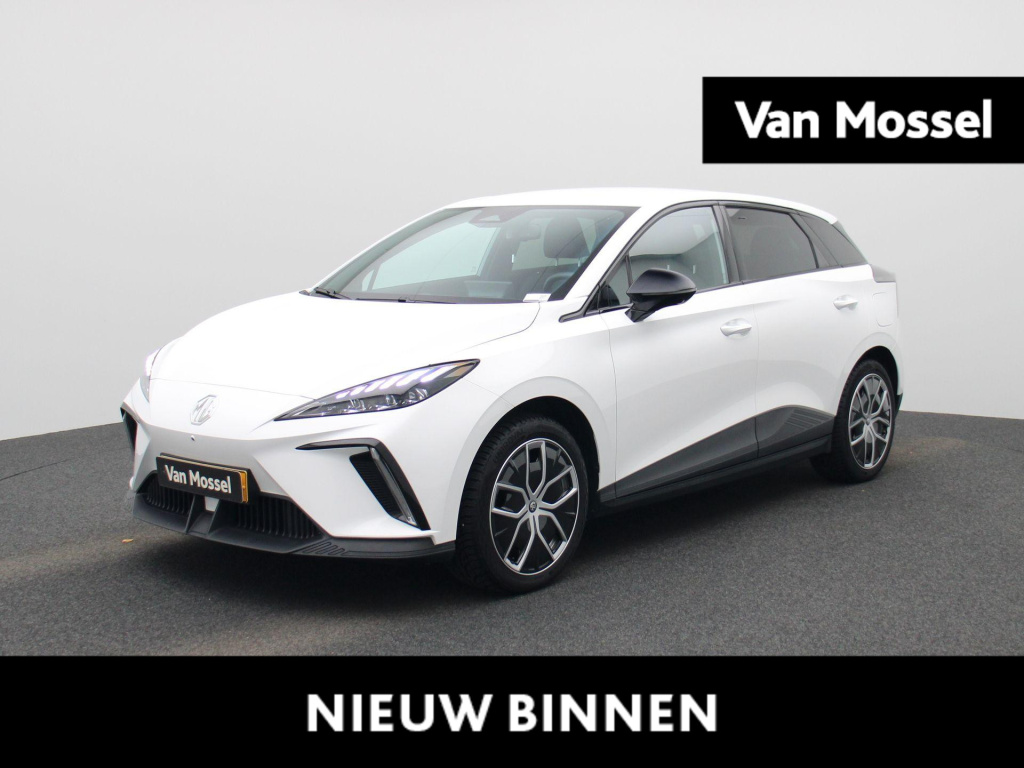 MG Mg4 64 kwh luxury | automaat | navigatie | climate control | apple carplay / android auto | adaptive cruise control | stoel/stuur verwarming | half-leder | lage km stand