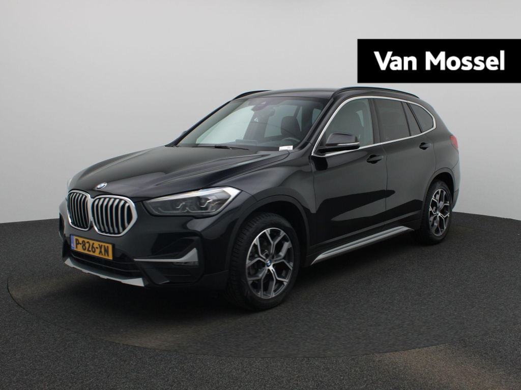 BMW X1 sdrive18i business edition | automaat | navigatie | head-up display | trekhaak | climate control | parkeersensoren | lichtmetalen velgen |