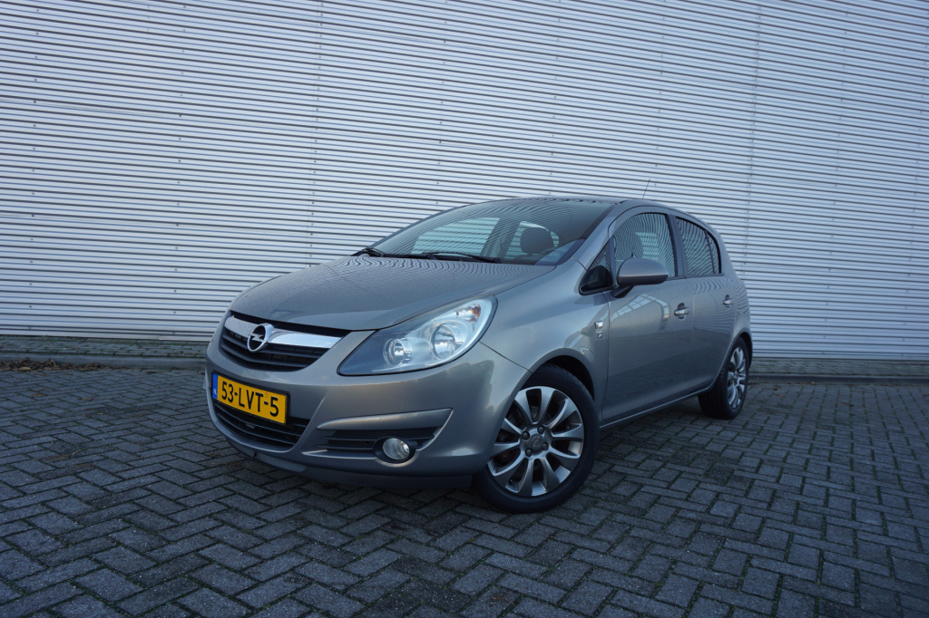 Opel Corsa 1.4-16v '111' edition airco / cruise / elektr. ramen / trekhaak / lm velgen / nap