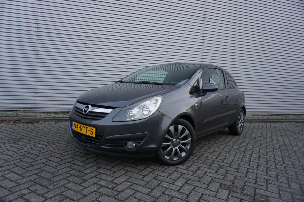 Opel Corsa 1.4-16v '111' edition airco / elektr. ramen / cruise / trekhaak / lm velgen / nap