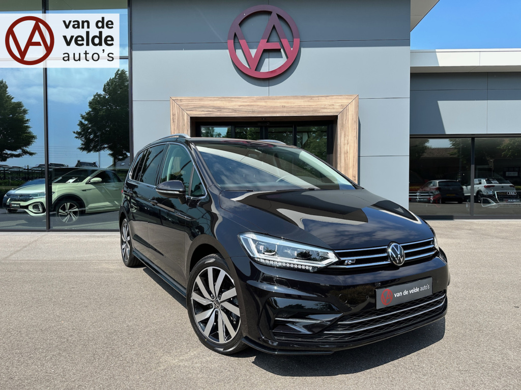 Volkswagen Touran 1.5 tsi 150pk dsg r-line highline | led | trekhaak | dode hoek | camera | keyless | rijklaar incl. garantie