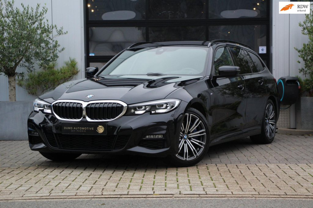BMW 3-serie touring 330i m-sport - leder - 360 camera - head up - led - virtual - carplay wireless - dab - elek achterklep - vol!