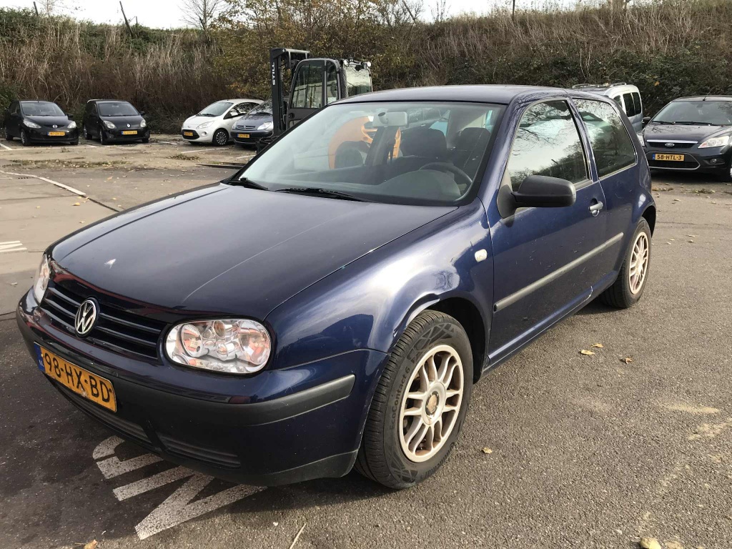 Volkswagen Golf 1.6-16v trendline