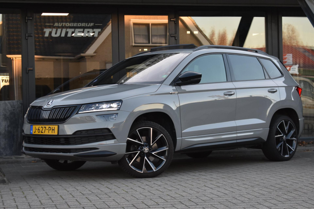 Skoda Karoq 1.5 tsi act sportline mj21 | trekhaak | pano | apple carplay | sfeerverlichting | android auto | dealer ond. | canton