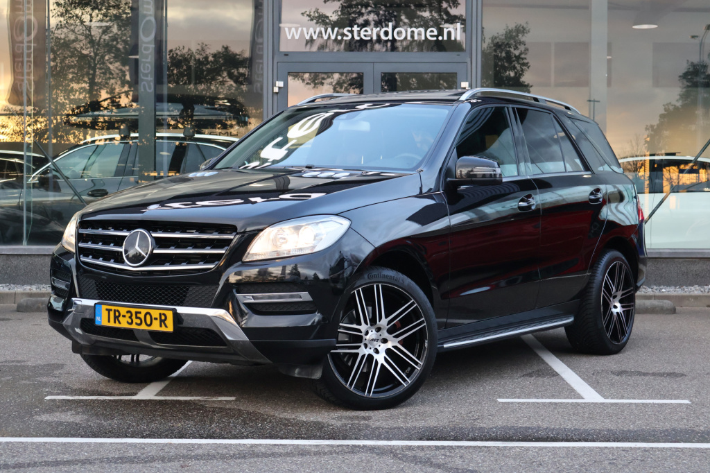 Mercedes-Benz ML-klasse 350 bluetec sport editon l schuif- kanteldak l keyless go l distronic l trekhaak 3500 kg l leder l comand l camera l memory l l stoelverwarming voor en achter l pts l