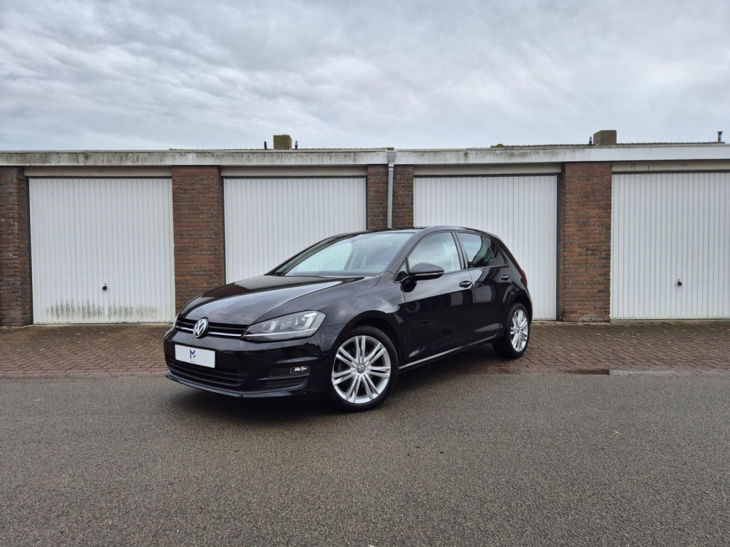 Volkswagen Golf 1.2 tsi comfortline / keyless / massagestoel / schuifdak / stoelverwarming / achteruitrijcamera