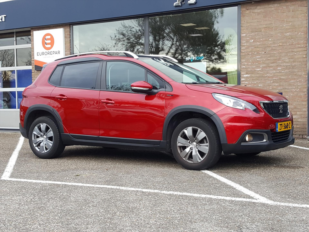 Peugeot 2008 1.2 puretech 110pk signature automaat eat6 navigatie | trekhaak | apple carplay & android auto| cruise control | airco | parkeersensoren |panoramadak