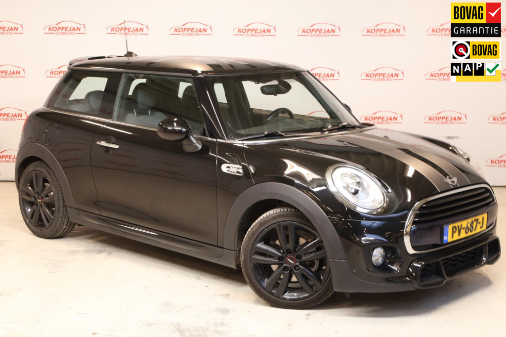 Mini Cooper 1.5 chili serious business nl auto, jcw in en exterieur, stoelver, head-up, h&k, led,