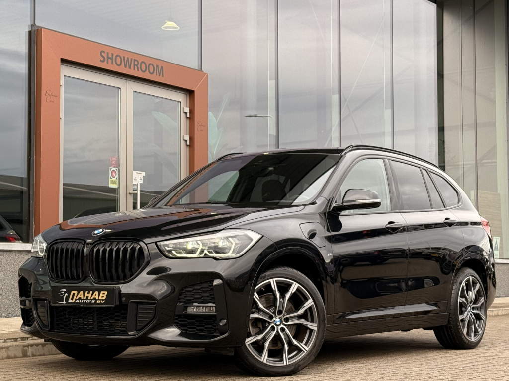 BMW X1 xdrive25e high executive m-sport | led | afn trekhaak | stoelverwarming | dab | cruise |