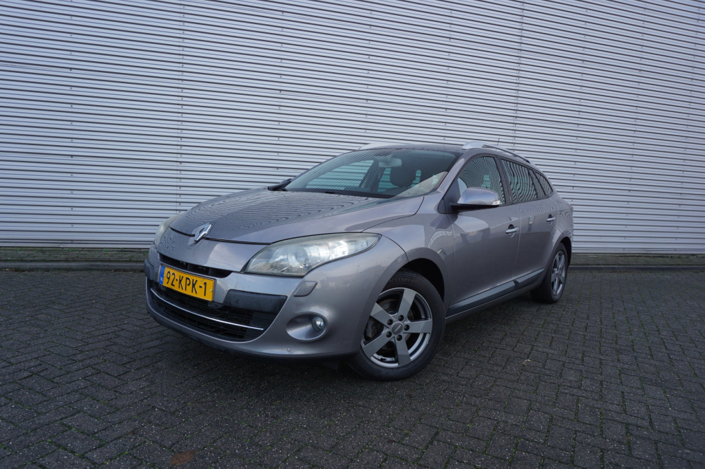 Renault Megane 1.4 tce privilége climate / navi / cruise / leder / stoelverw. / parkeersens. / trekhaak / nap