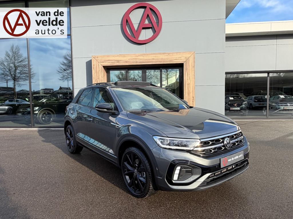 Volkswagen T-roc 1.5 tsi r-line | black style | panoramadak | 19 inch | camera | keyless | dode hoek | rijklaar incl. garantie