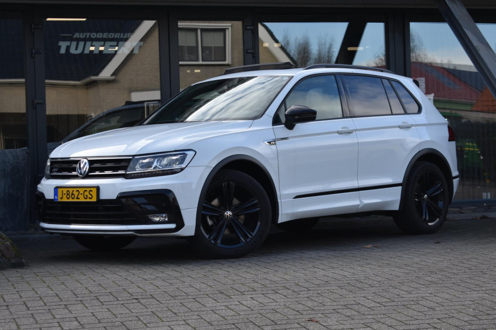 Volkswagen Tiguan 1.5 tsi act highline | r-line | black style | trekhaak | virtual | stoelverwarming | nap | dealer onderhouden