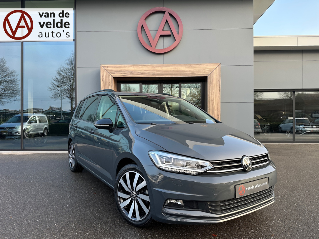 Volkswagen Touran 1.5 tsi highline 7-peroons | trekhaak | standkachel | panoramadak | keyless | dode hoek | rijklaar incl. garantie