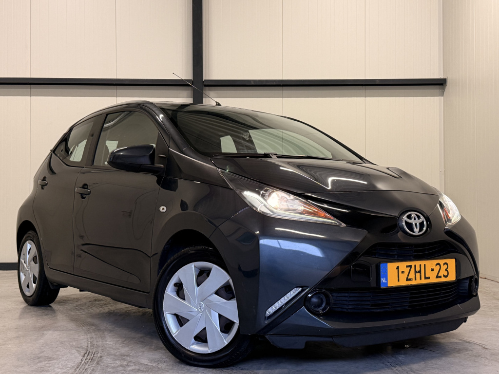 Toyota Aygo 1.0 vvt-i x-play 1e eigenaar - dealer onderhouden | cruise | airco | achteruitrijcamera | start/stop | navigatie | bluetooth