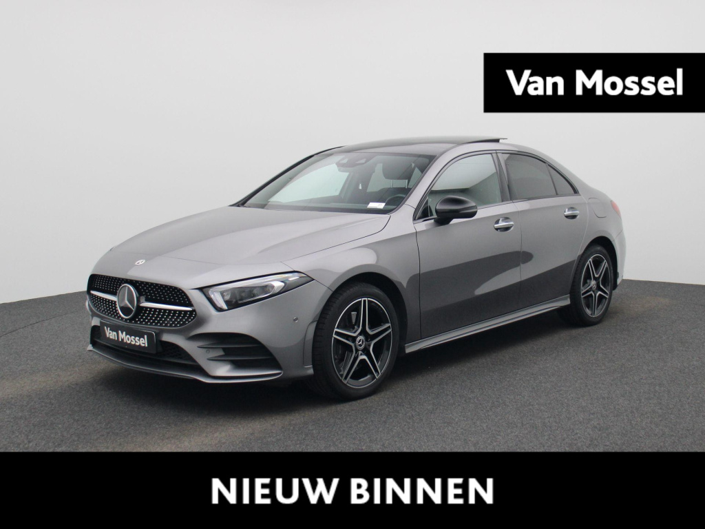Mercedes-Benz A-Klasse limousine a 250 e amg line | automaat | panoramadak | navigatie | trekhaak | bluetooth | camera | stoel verwarming | adaptieve cruise control | memory seats | lichtmetalen velgen |
