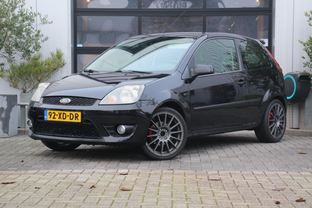 Ford Fiesta 1.6-16v rally edition - sportief - goed onderhouden - sportfilter - airco - distributieriem v.v