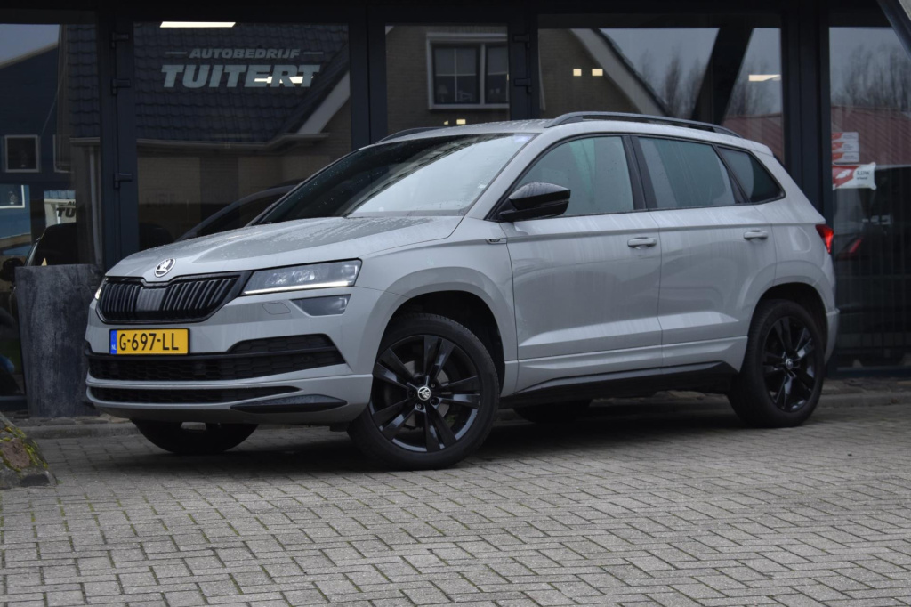 Skoda Karoq 1.5 tsi act sportline | trekhaak | camera | nap | canton | apple carplay | android auto | virtual cockpit