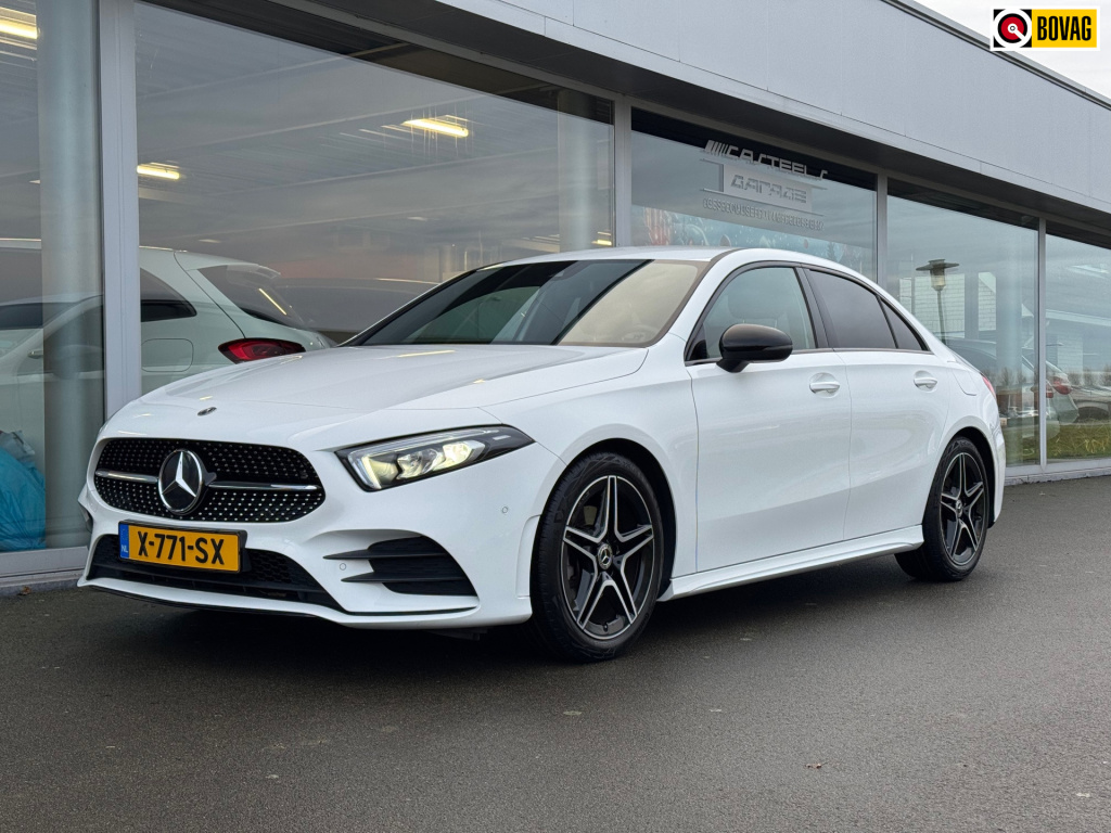 Mercedes-Benz A-Klasse 200 amg line night- pakket automaat , sfeer verlichting , achteruitrijcamera