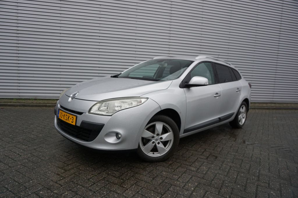 Renault Megane 1.6 dynamique navi / cruise / climate / trekhaak / lm velgen