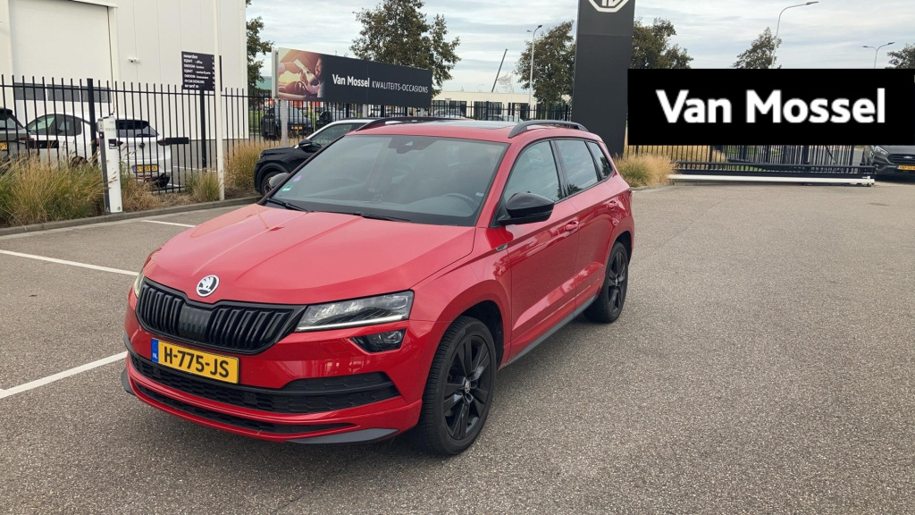 Skoda Karoq 1.5 tsi act sportline | automaat | trekhaak 1500kg | pano schuifdak | sportstoelen | camera | carplay