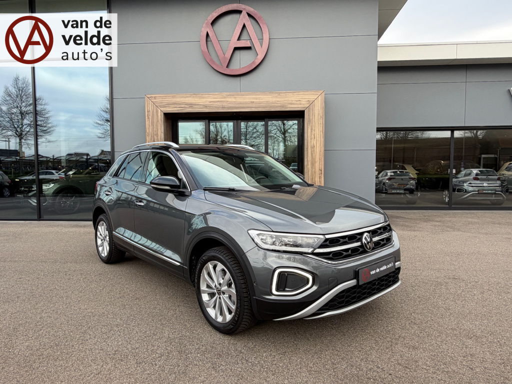 Volkswagen T-roc 1.5 tsi 150pk dsg style | trekhaak | navi | iq light | adapt. cruise | rijklaar incl. garantie