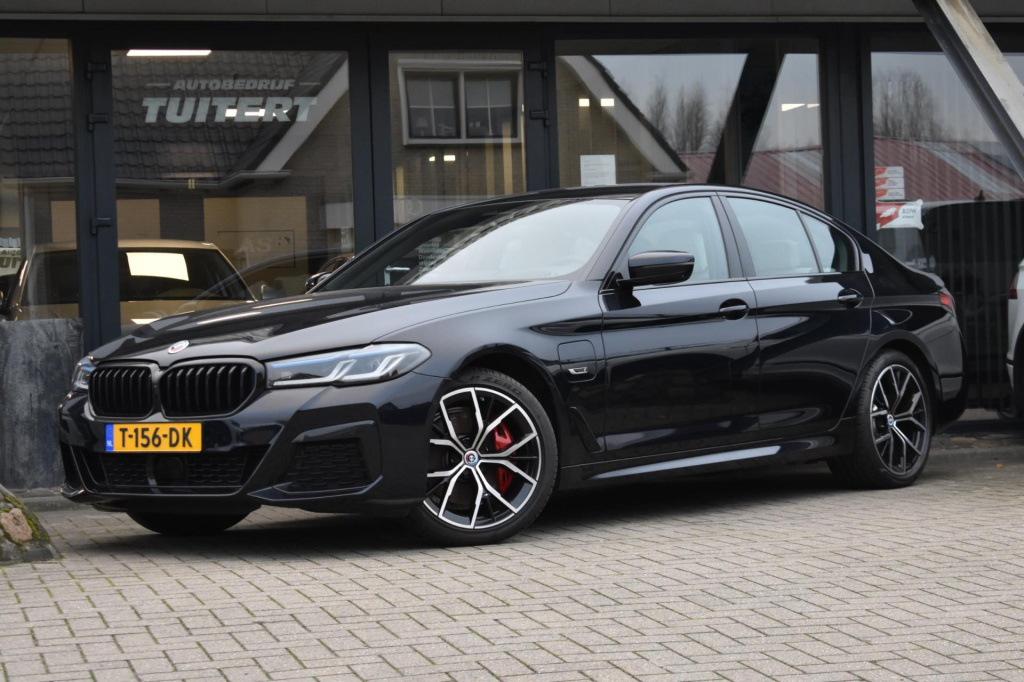 BMW 5 Serie 530e m-sport pro | laserlight | harman kardon | 360 camera | trekhaak | dealer onderhouden | nap |