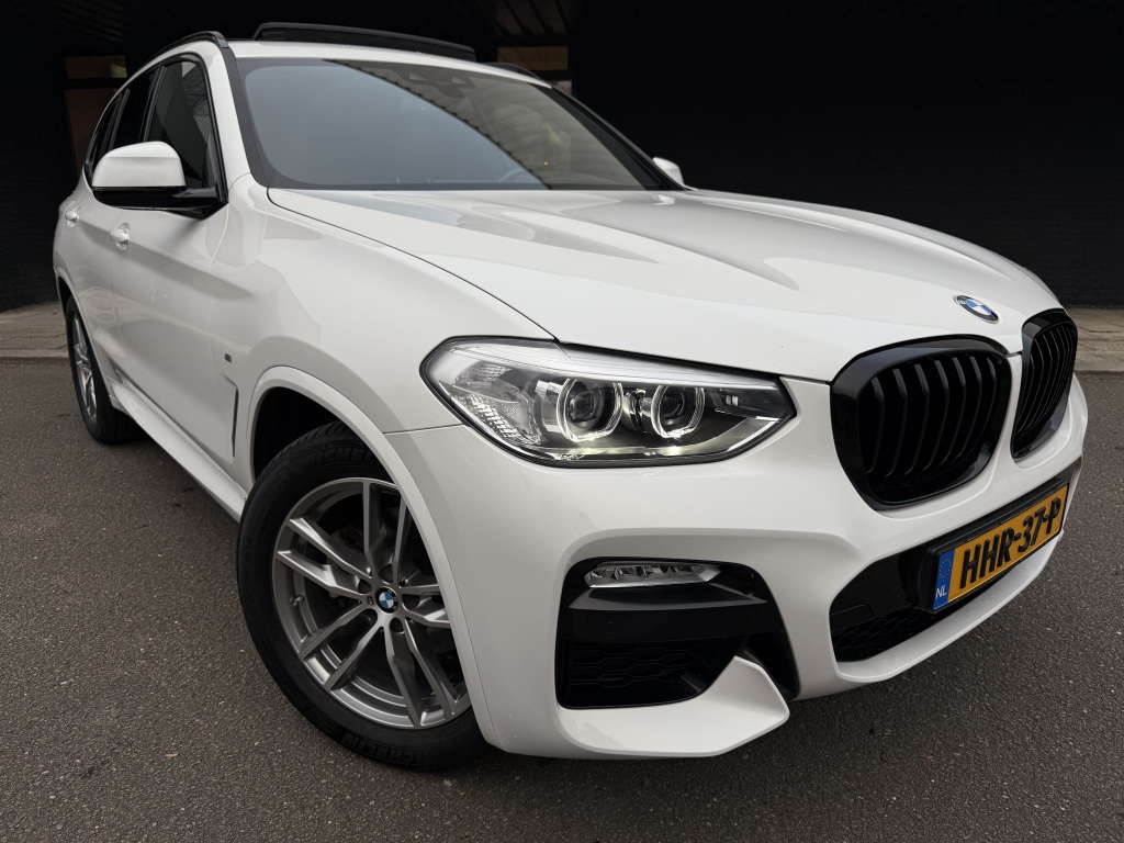 BMW X3 xdrive20i high executive // m-sport // pano // dealerondhouden /