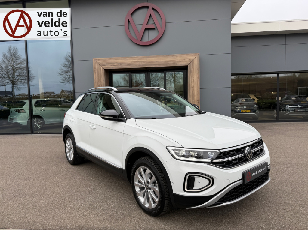 Volkswagen T-roc 1.5 tsi 150pk dsg style | trekhaak | navi | iq light | adapt. cruise | rijklaar incl. garantie