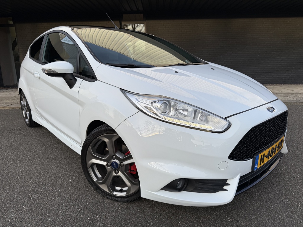 Ford Fiesta 1.6 st // nieuwe motor + koppeling, distributie en grote beurt /