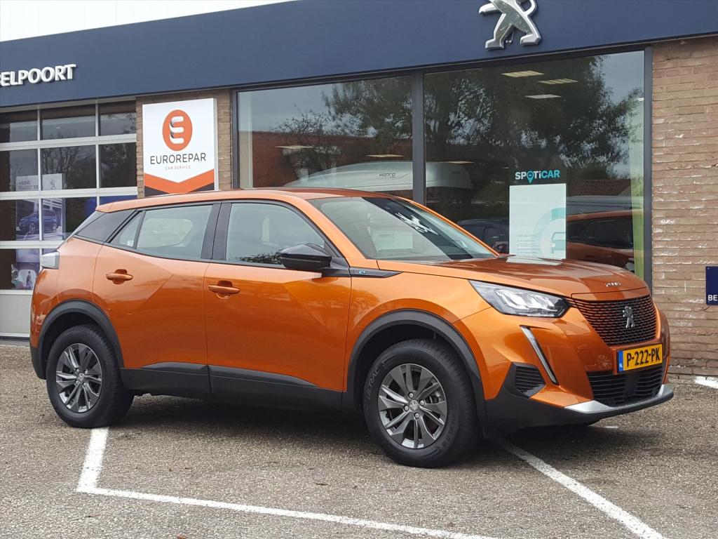 Peugeot E-2008 ev 50kwh 136pk 3-fase active apple carplay & android auto | cruise & climate control | parkeersensoren | bluetooth | lm-velgen | led-dagrijverlichting