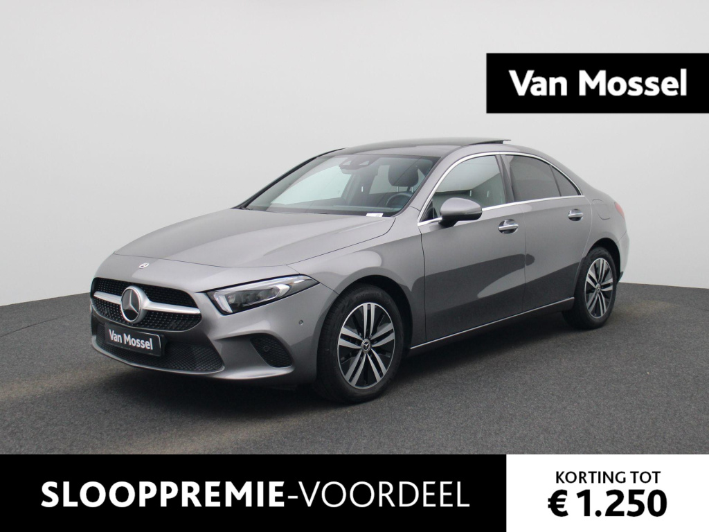 Mercedes-Benz A-Klasse 250 e premium | automaat | panoramadak | navigatie | sfeerverlichting | camera | stoelverwarming  |  leder | virtual cockpit | cruise control | climate control | parkeersensoren | bluetooth | led | lichtmetalen velgen|