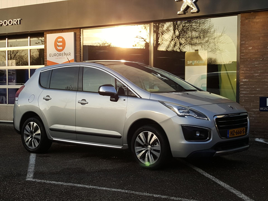 Peugeot 3008 style 1.2pt-130pk trekhaak | navigatie | cruise & climate control | achteruitrijcamera | panoramadak | parkeersensoren | bluetooth | lmv17inch
