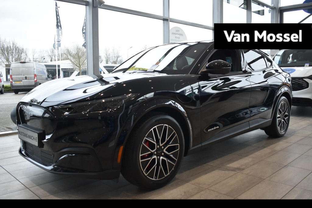 Ford Mustang Mach-e extended premium awd 98 kwh | showroom voorraad | €1000.- korting | panoramadak | incl. ford protect verlengde garantie 2 + 3 jaar/100.000 km |